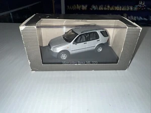 Minichamps Mercedes-Benz Classe ML ML320 Scala 1:43 Diecast Concessionario Promo Auto - Foto 1 di 5
