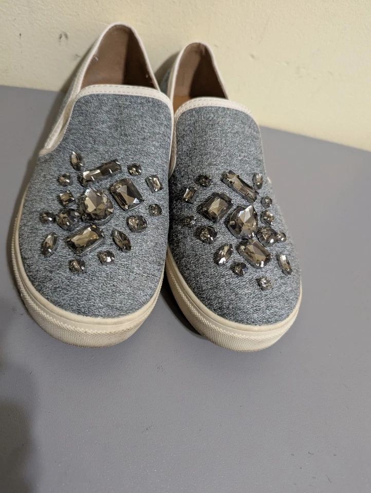Mocasines sin cordones Mossimo para mujer talla 8 con pedrería, grises. Foto 1 de 4
