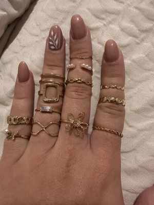 Set De 45 Anillos Con Diferentes Diseños , Sencillos Y Bonitos - Image 1 of 4