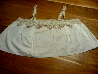Linge ancien Haut de robe en linon avec plastron en tulle dentelle - Photo 1/4