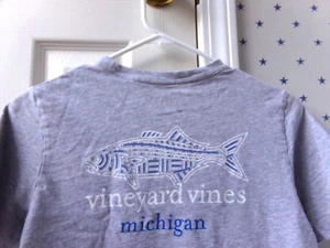 $45 Boys Vineyard Vines MICHIGAN Two-Sided Pocket Fishing T-Shirt Size 12-14 M - Picture 1 of 12