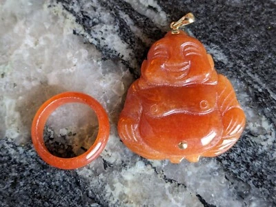 Colgante Buda Jade Naranja con Acentos Dorados y Anillo Banda Foto 1 de 4