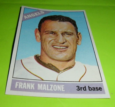Error trasero en blanco 1966 Topps béisbol #152 Frank Malzone California Angels Foto 1 de 2