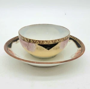 Taza de caldo de porcelana antigua con moriage debajo de la placa adjunta - Imagen 1 de 6