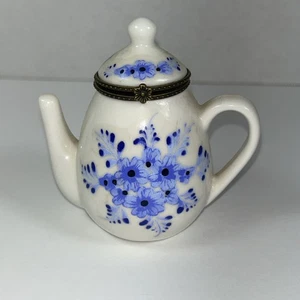 Caja de baratijas tetera vintage con tapa con bisagras, diseño floral azul, cerámica esmaltada - Imagen 1 de 5