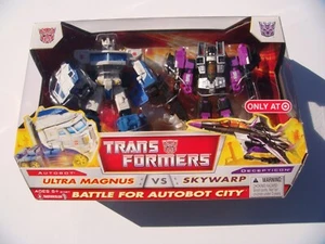 OPENED TRANSFORMERS BATTLE FOR AUTOBOT CITY + 7 G1 INSPIRED SEEKERS - SEE BELOW - Picture 1 of 11
