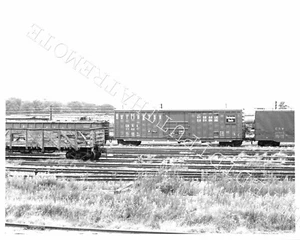 Chicago Burlington & Quincy CB&Q 23451 Boxcar Eola ILL 1968 Foto (GX) - Bild 1 von 2