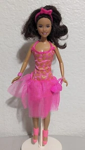 Barbie brünette Puppe mit Kleid Schuhe Zubehör  - Bild 1 von 5