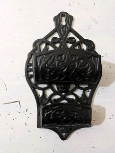 Porta fiammiferi vintage WILTON in ghisa nera per montaggio a parete doppio supporto - Foto 1 di 9