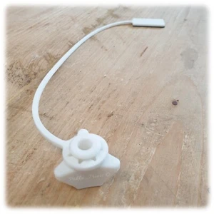 2X Vauxhall Meriva B rear light retaining securing nut fastener bolt stud screws - Picture 1 of 5