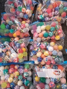 Riesige Menge 50 zufällige Vintage Automaten Hüpfbälle Gummi b14 - Bild 1 von 2