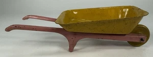 ANTIKE Vintage 9" Pressstahl Rosa & Gelb Spielzeug Schubkarre Holz Rad USA - Bild 1 von 18
