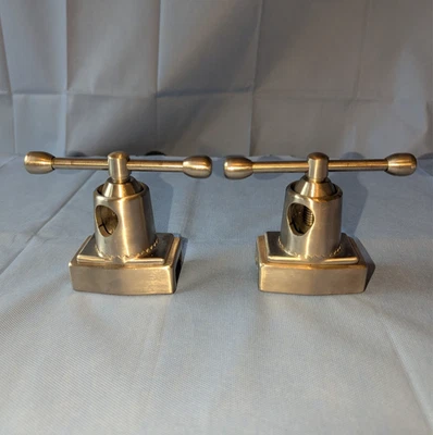 Enchufes/abrazaderas de riel lateral Clark para mesa Steris/Amsco (LOTE DE 2) (REF: 0503) Foto 1 de 4