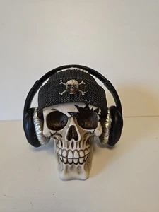 GOTHIC FIGURE SKULL DEAD BEAT SKULL GREY BLACK HEADPHONE SKULL ORNAMENT. - Picture 1 of 2