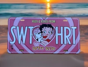 Matrícula metálica decorativa Betty Boop 12" SWT HRT abrazos y besos rosa - Imagen 1 de 9