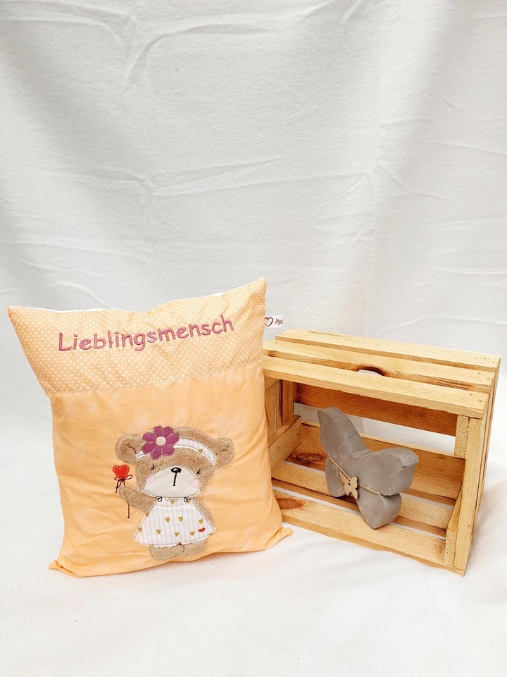 Kissen mit Namen Aufschrift bestickt Geburt Geschenk personalisiert  Handmade - Bild 1 von 4