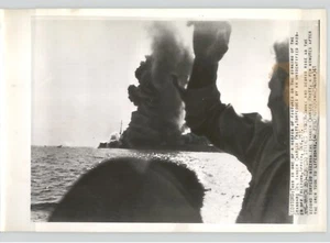 OIL TANKER Charles Pratt TORPEDO Explosion VINTAGE 1941 WWII Press Photo - Picture 1 of 2