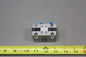 FESTO PARALLEL PNEUMATIC GRIPPER HGPT-25-A-B - Picture 1 of 4