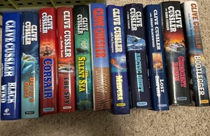 Lot of 11 Clive Cussler Hardcover Books - Pitt - Foto 1 di 13
