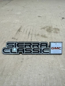 Emblema de tablero clásico Sierra 81-87/91 usado OEM - Imagen 1 de 10