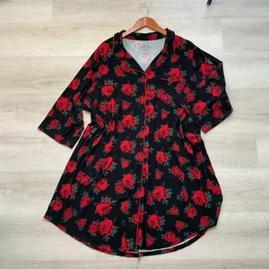 Torrid superweiche Nachtwäsche Nachthemd Mumu Knopfleiste Rosen Gr. 4 2021 Linie - Bild 1 von 9
