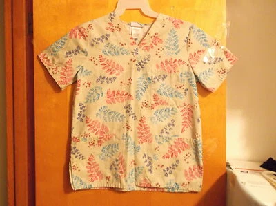 LADY"S "SIMPLY BASIC GREY  V' NECK LEAF PRINT SCRUB TOP..SIZE ..SMALL....#9 - Image 1 of 3