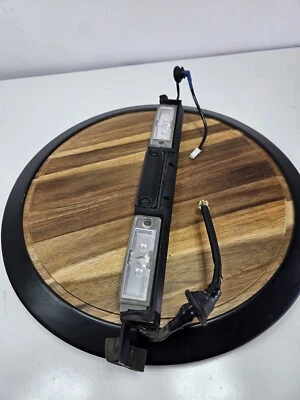 Задние фонари для номерного знака 2006 Lexus GS300 от оригинального производителя - Изображение 1 из 4