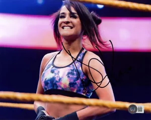 DAKOTA KAI SIGNED HANDSIGNIERT 8x10 FOTO WRESTLING KING KOTA WWE NXT BECKETT BAS - Bild 1 von 2