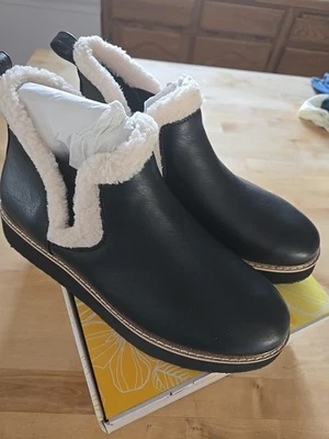 New In Box Yellow Winter Boots Size 10 Faux Fur Lining Women's Winter Boots - Image 1 of 4