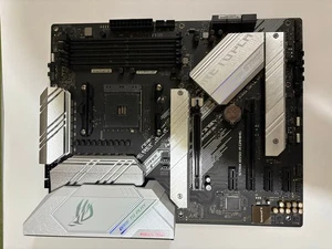 Placa madre ROG STRIX B550-A GAMING ATX para AMD Ryzen 5000 Series - Imagen 1 de 5