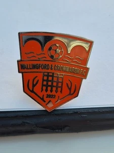 Wallingford & Crowmarsh Football Club Enamel Pin Badge Non League Football Clubs - Picture 1 of 2