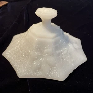 Vintage Milchglas bedeckt Bonboniere NUR DECKEL Trauben Muster - Bild 1 von 4