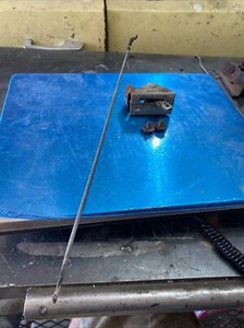 1966-1970 bisagra de manija de puerta interior Dodge Plymouth lado del pasajero - Imagen 1 de 3