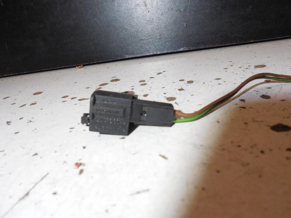 Electric Mirror Wiring Connector 1J0973332A 03-19 Audi A3 Volkswagen Beetle - Image 1 of 4