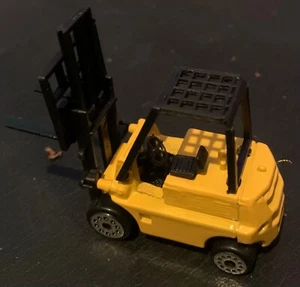 Micro  1/64 forklift yellow - Picture 1 of 3