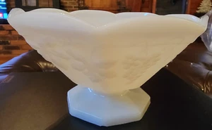 9" Wide VTG Anchor Hocking White Milk Glass Pedestal Candy Dish Grapes Leaf (T5) - Picture 1 of 6