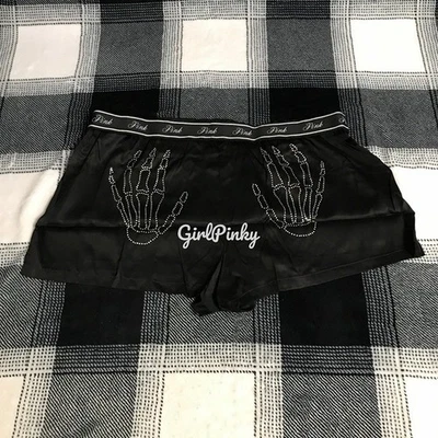 VS РОЗОВЫЙ ЧЕРНЫЙ ХЭЛЛОУИН 2024 ВЫПУСК С БЛЕСТЯЩИЙ СКЕЛЕТ РУКИ ЛОГОТИП В XS-2XL - Изображение 1 из 4