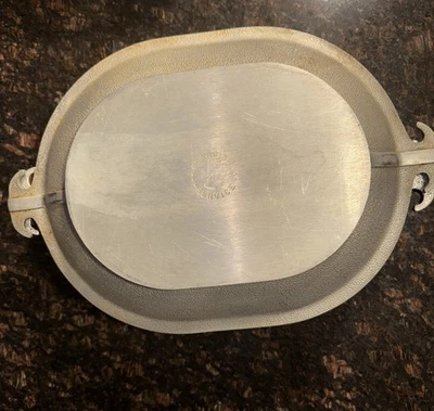 Tostador de horno holandés ovalado vintage Guardian Service con tapa de plato para servir Foto 1 de 4