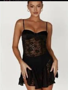 Vestido de encaje negro MESHKI Lolita - talla mediana - Imagen 1 de 12