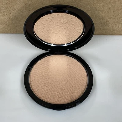 Signature Club A Jet Tech Wet Set Creamy Sheer Lace Lightweight Powder #1 Fair - Image 1 of 4