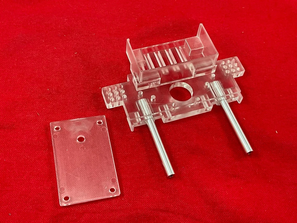 TEAM ASSOCIATED RC10CC CLASSIS CLEAR  Rear Bulkhead + Transmission Brace RC10 - Image 1 of 1