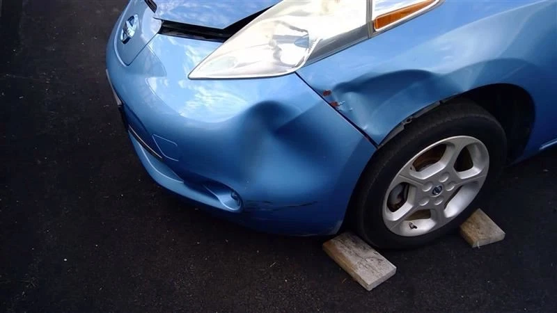 Cubierta de parachoques delantero Nissan Leaf 2012-2016 OEM NI1000297 Foto 1 de 4