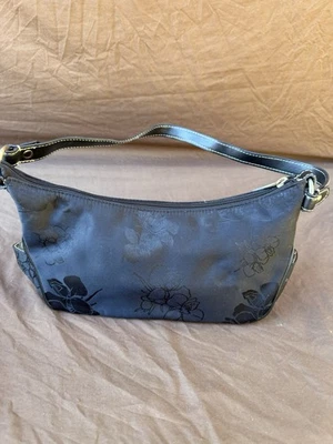 Bolso de Hombro Cartera De Colección Y2K Villager Liz Claiborne Negro Nylon Repujado Baguette Foto 1 de 4