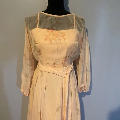 Vestido Floral Vintage Años 70 Hecho en Unión Melocotón Talla Pequeña Transparente Capa Superior Flores Foto 1 de 4