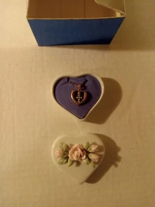 Croce con strass Avon in speciale scatola di ceramica - Foto 1 di 13