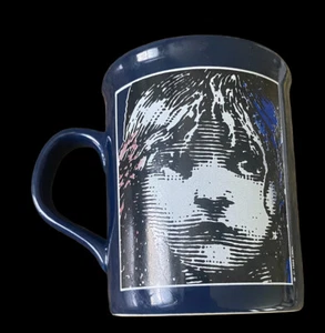 VINTAGE 1986 LES MISERABLES PROMO MUG - BROADWAY MUSICAL CUP MADE IN ENGLAND - Picture 1 of 8