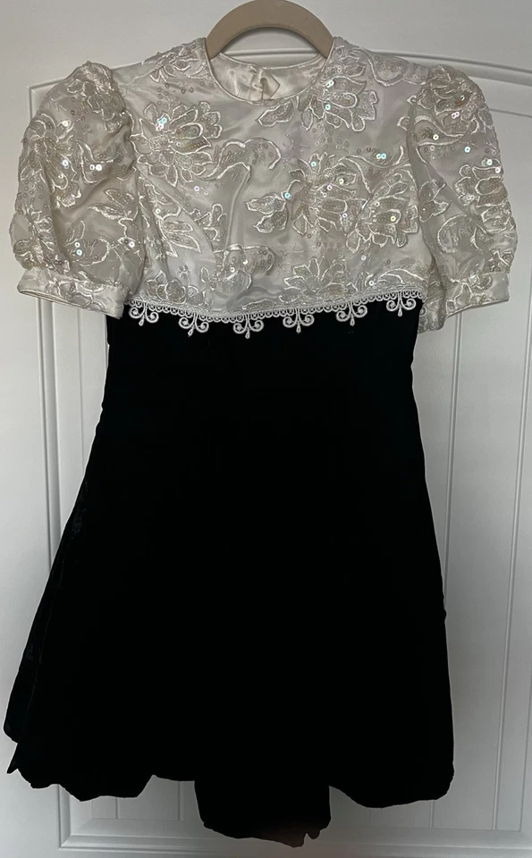 Vintage Jessica McClintock Girls Sz 10 Black Velvet Dress with White Sequin Top - Image 1 of 4