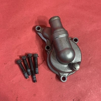 Cubierta de bomba de agua usada OEM 2015 SUZUKI DR-Z DRZ 400 S SM DRZ400S con pernos Foto 1 de 4