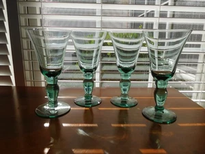 Mikasa Domaine grün 7-3/8" mundgeblasene Weinkelche mit Fuß Gläser VIER - Bild 1 von 3