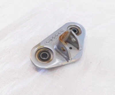 Soporte de montaje reposapiés delantero izquierdo Honda VT750 Shadow Ace y Deluxe 750 Foto 1 de 4